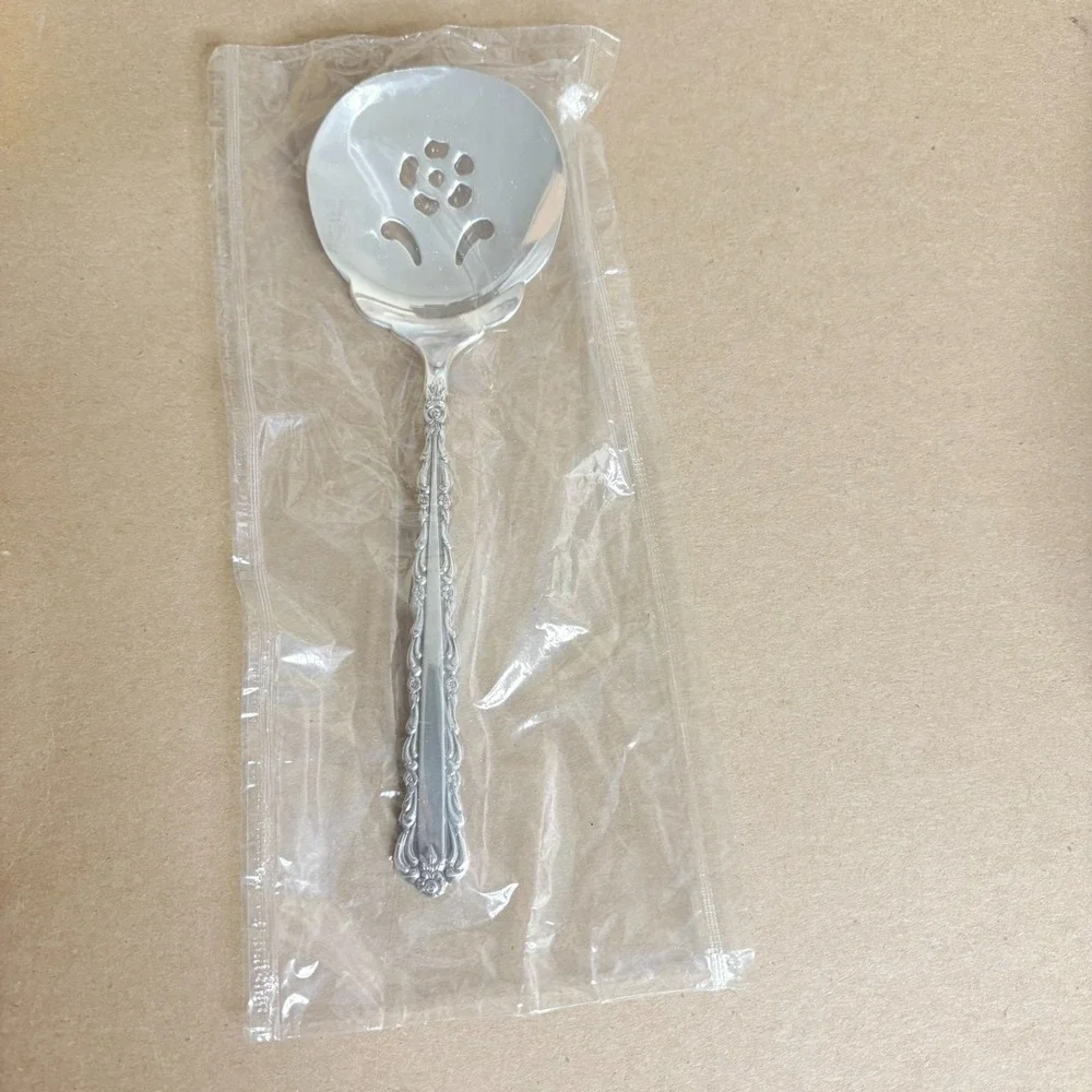 Vintage Oneida 1881 Rogers Silverplate Pierced Tomato Server New Sealed